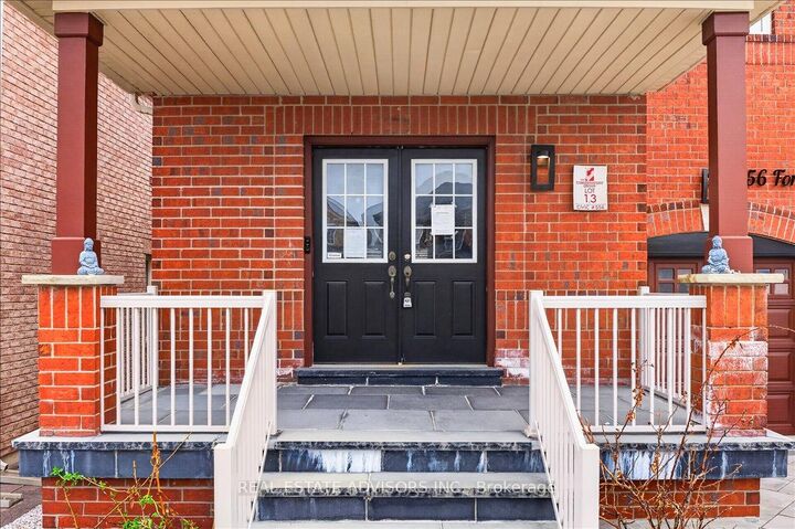 Property Photo:  556 Forsyth Farm Drive  ON L4A 0N3 