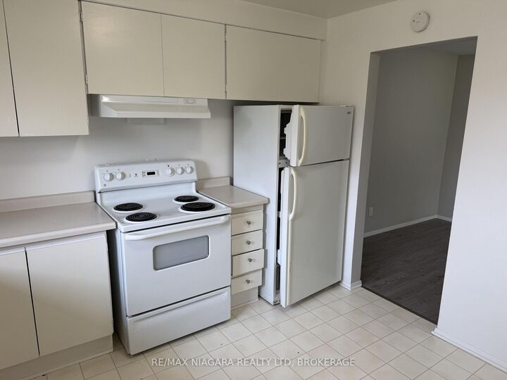 Property Photo:  21 Woodlawn Road 1  ON L3C 5Y7 