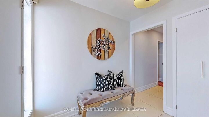 Property Photo:  17 Baroness Crescent Upper  ON M2J 3K4 