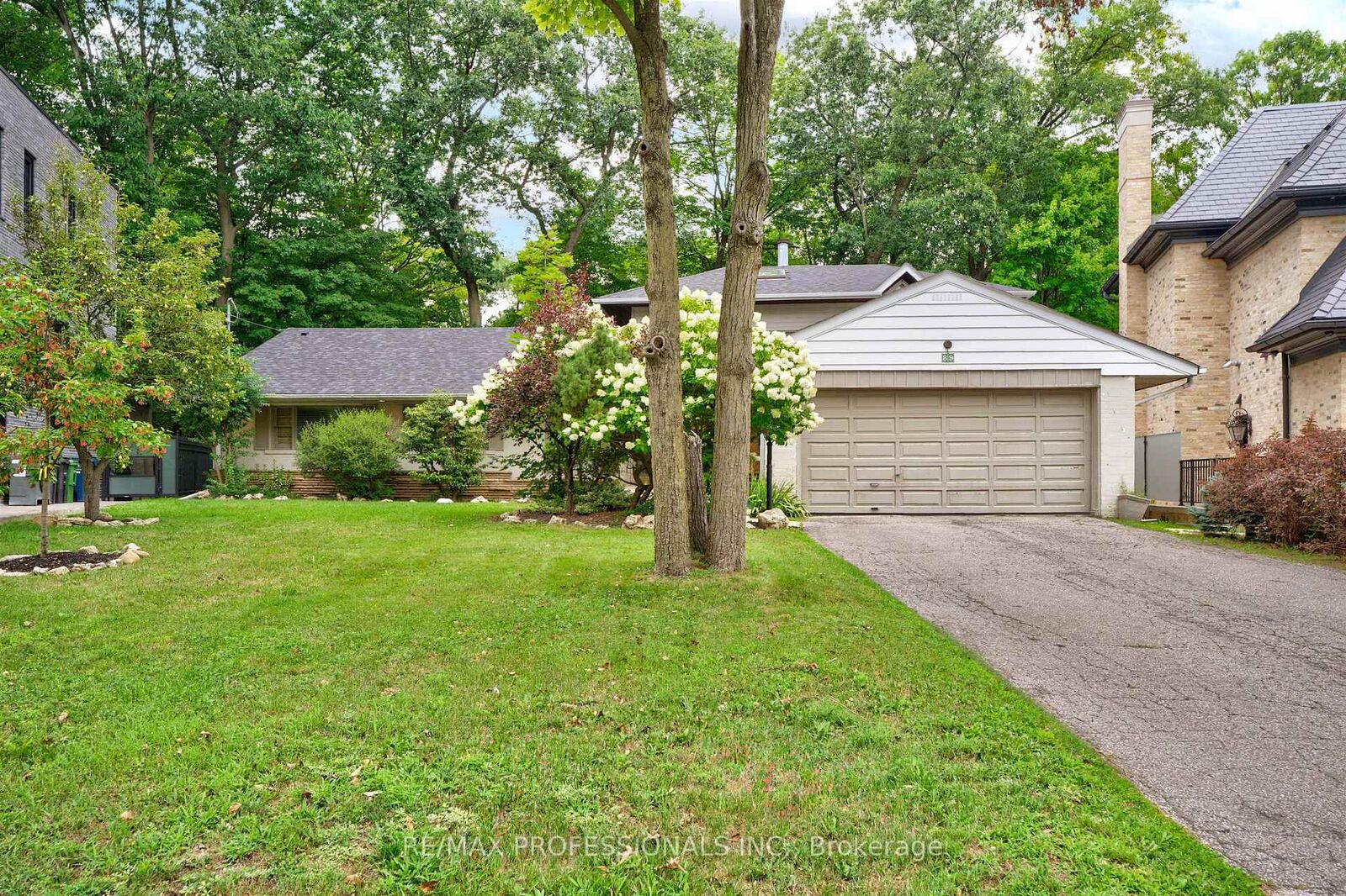 Property Photo: 89 Valecrest Drive ON M9A 4P5