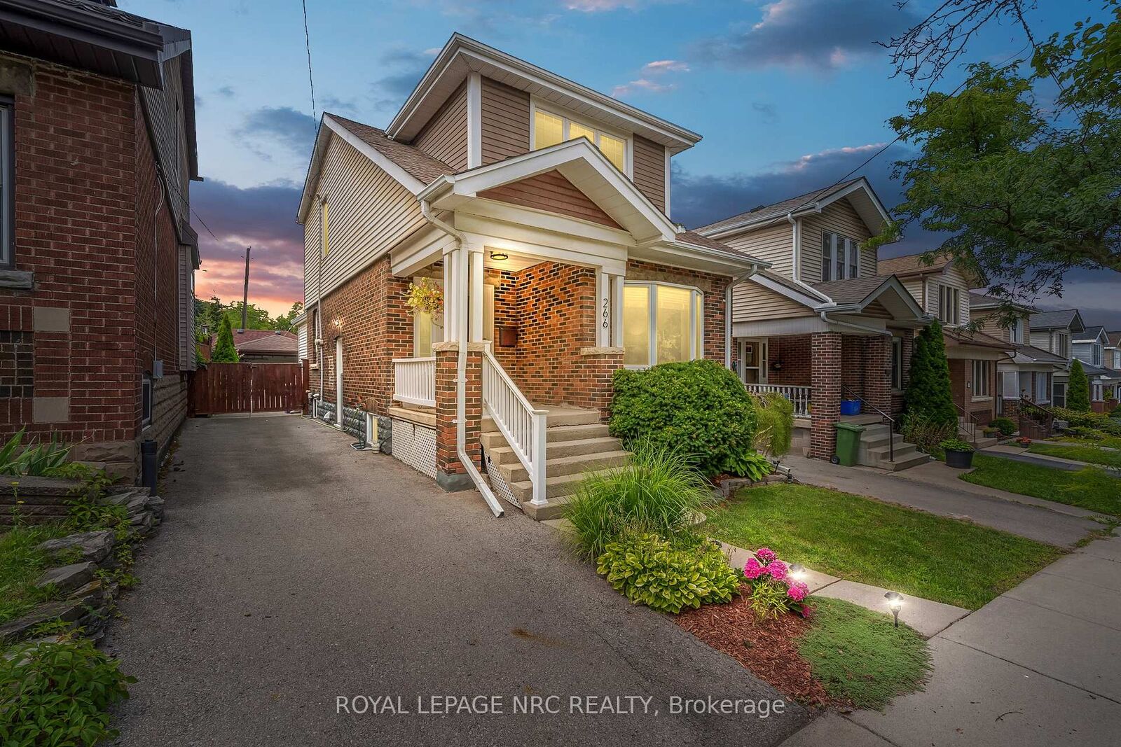 Property Photo:  266 London Street S  ON L8K 2H2 