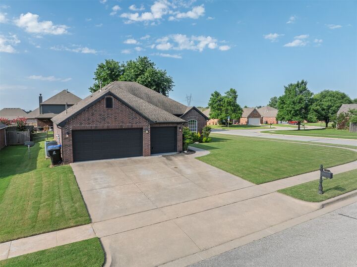 Property Photo: 2517 W Ocala Street OK 74011