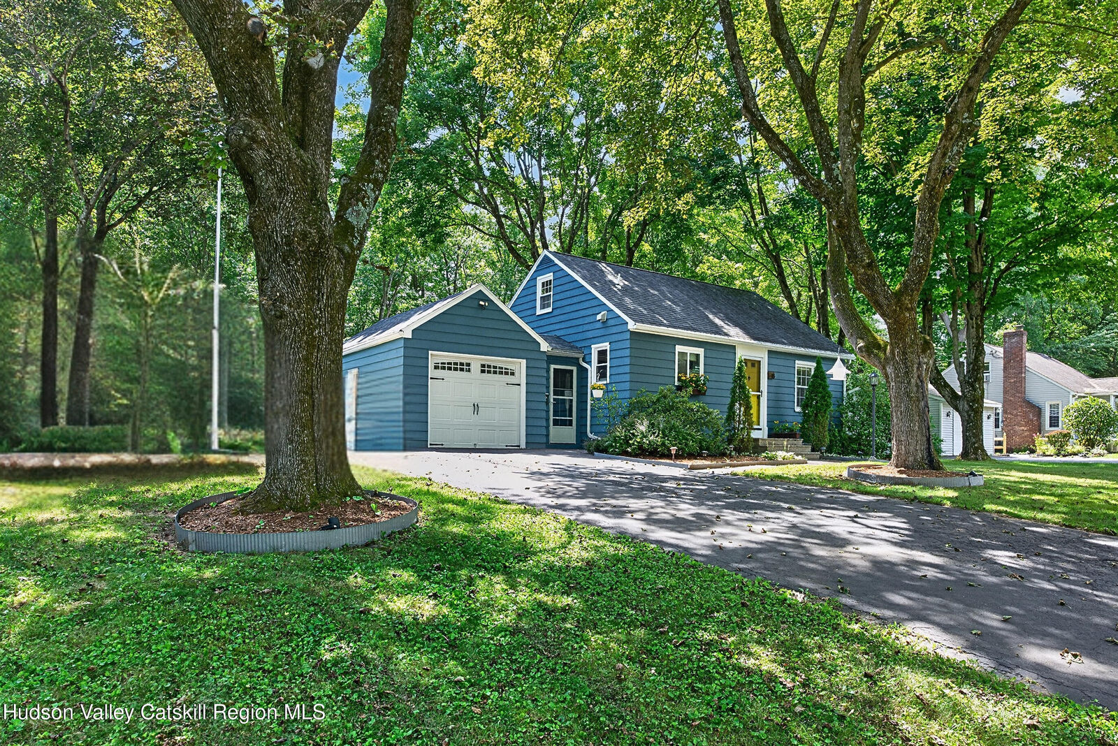 Property Photo:  18 E Fernbank  NY 12054 