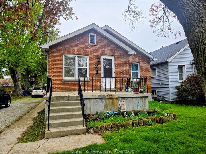 Property Photo: 36 McNaughton Ave E Avenue ON N7L 2G1