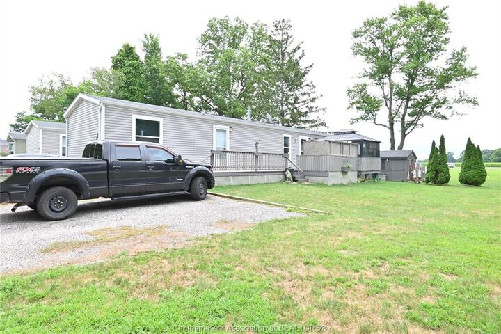 15895 Longwoods Road — photo 1
