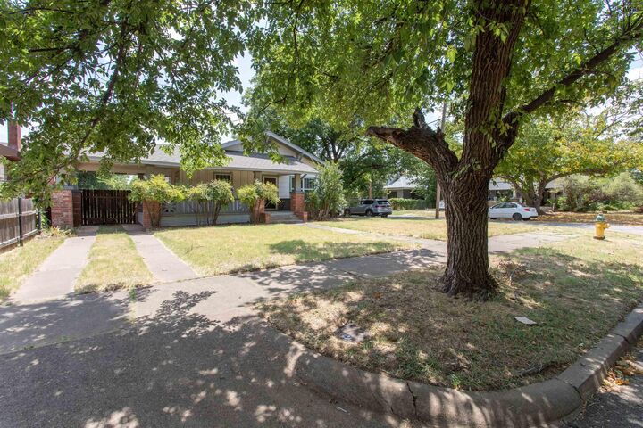 Property Photo:  1827 Huff Street  TX 76301 