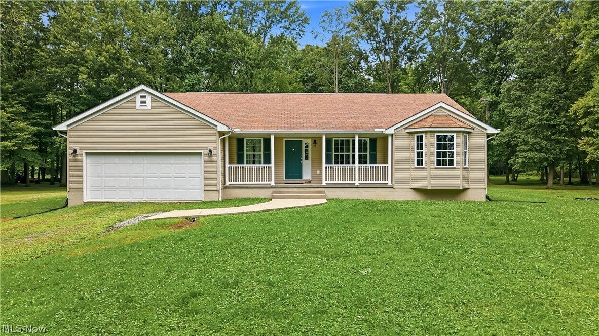 Property Photo: 2930 Selkirk Bush Road SW OH 44481