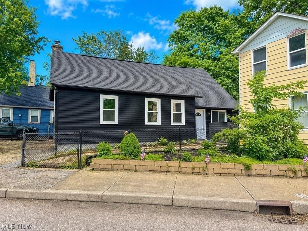 Property Photo: 842 Starkweather Avenue OH 44113