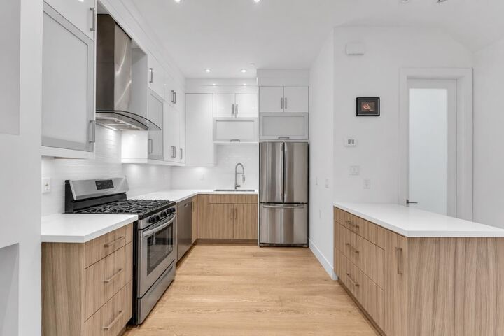 Property Photo: 1136 E Pender Street 2 BC V6A 1W5