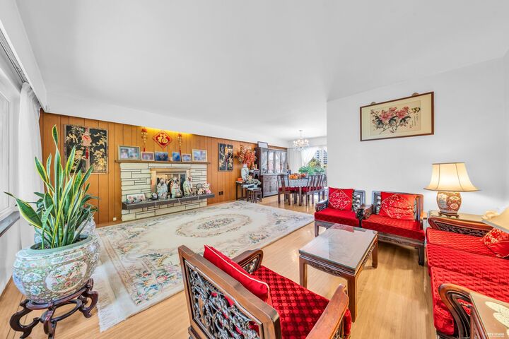 Property Photo: 580 W 64th Avenue BC V6P 2K9