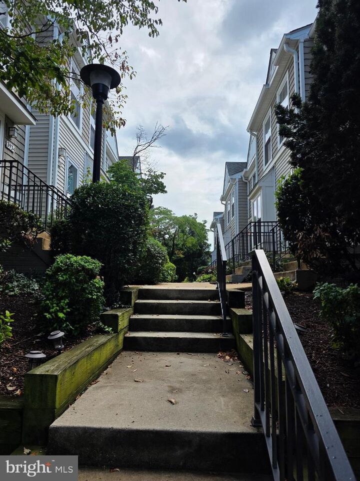 Property Photo:  3928 9th Road S  VA 22204 