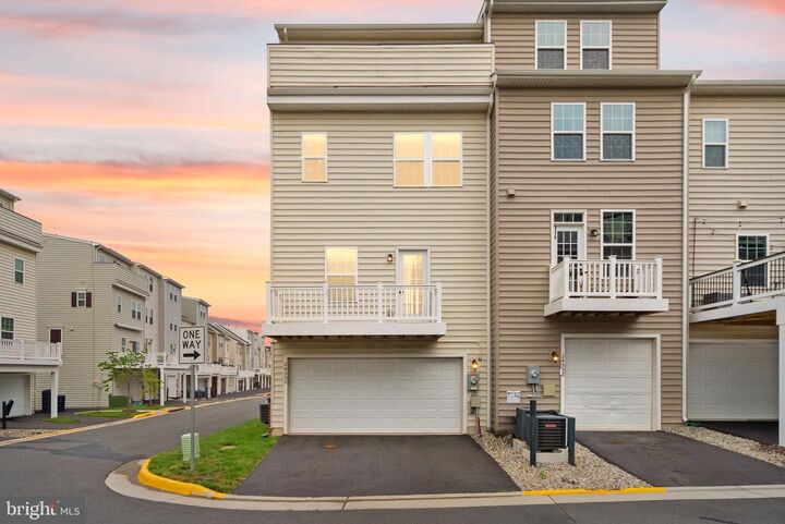 Property Photo: 24550 Pommel Terrace VA 20166