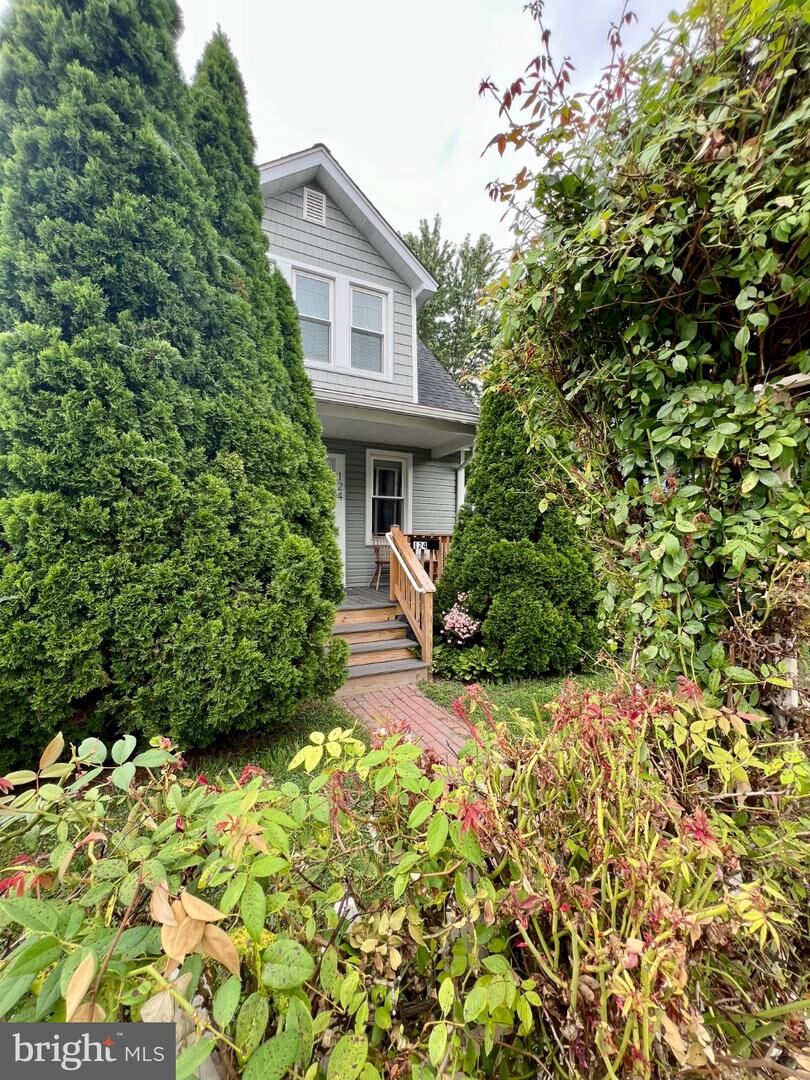 Property Photo:  124 W Franklin Street  PA 19067 