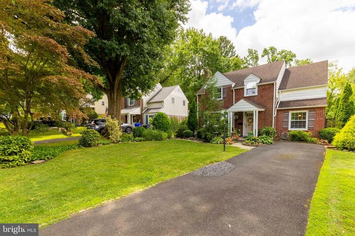 Property Photo:  21 Chelfield Road  PA 19038 