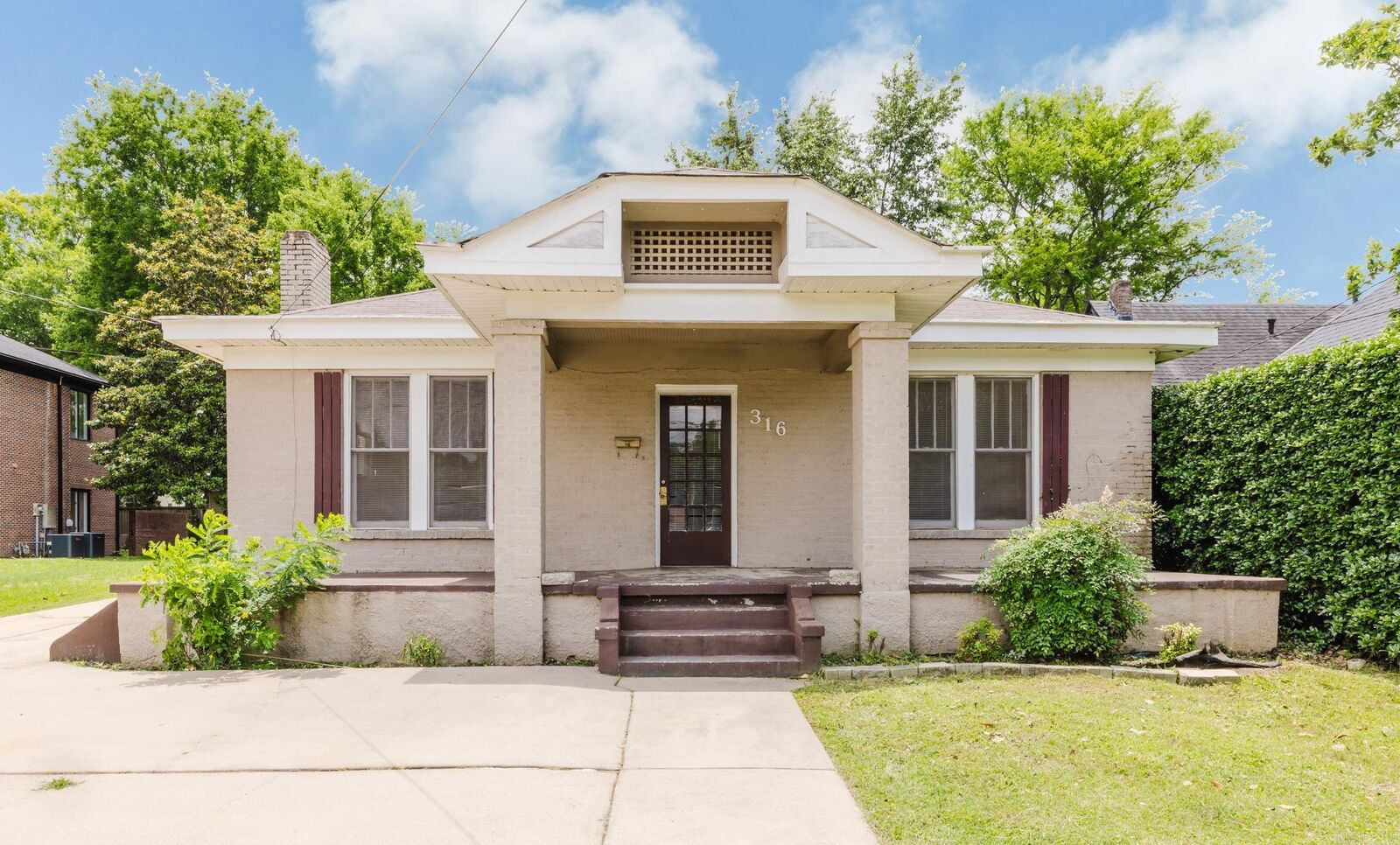 Property Photo: 316 W Conway St AR 72015