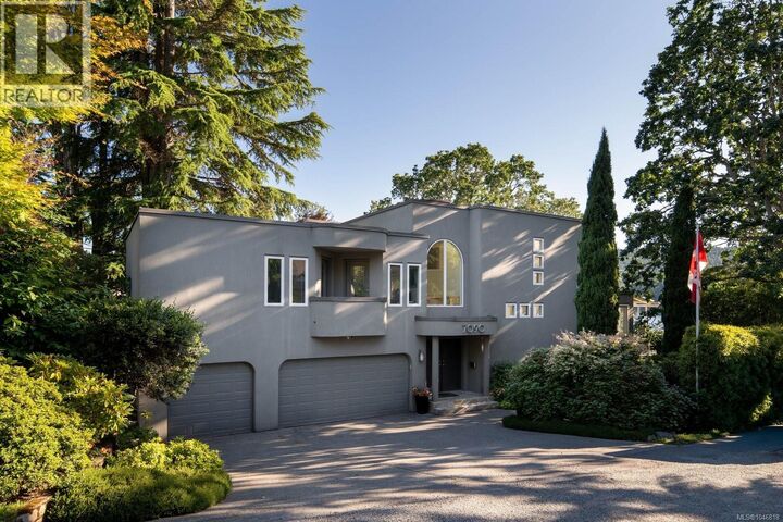 Property Photo: 7090 Brentwood Drive BC V8M 1B6