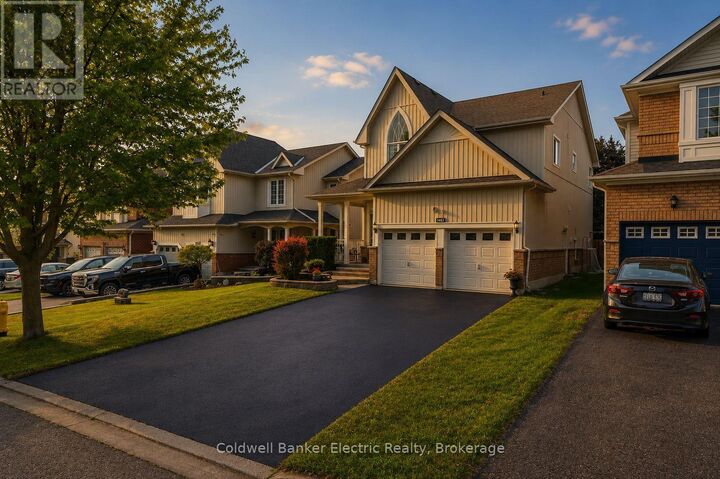 Property Photo: 1407 Ashgrove Crescent ON L1K 2W4