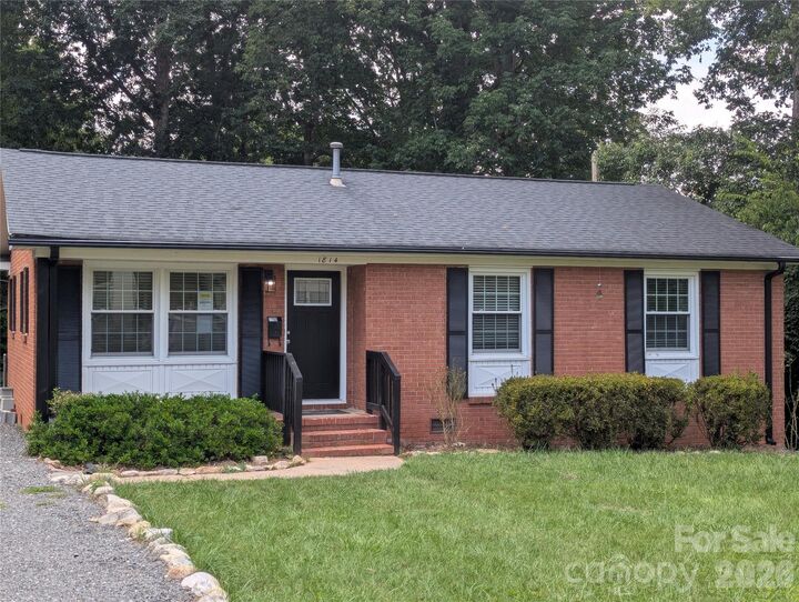Property Photo:  1814 Windham Place  NC 28205 