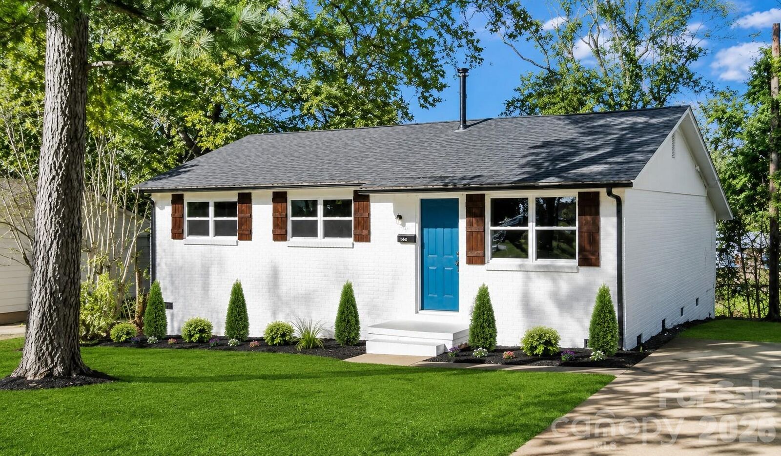 Property Photo: 2545 Abelwood Road NC 28216