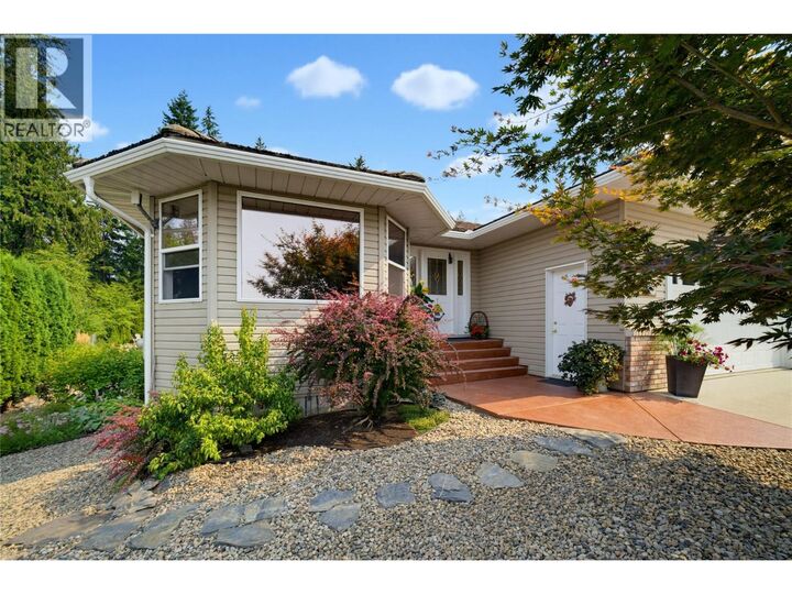 Property Photo: 2866 Hilltop Road BC V0E 2W0