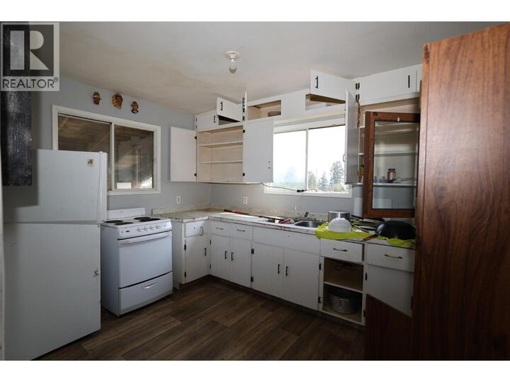 Property Photo: 1227 25th S Avenue BC V0B 1G1