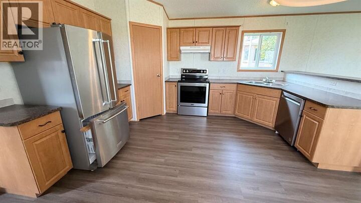 Property Photo:  209 2 Avenue  AB T0J 0T0 