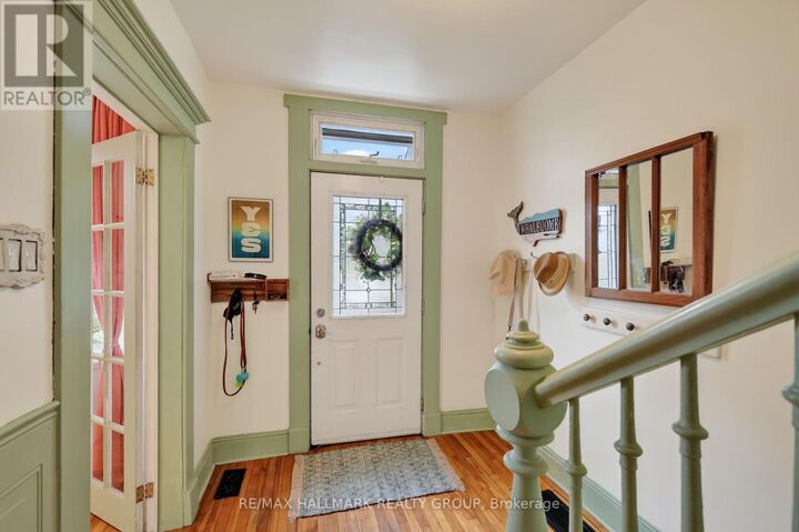 Property Photo: 664 Center Street ON K1K 2N9