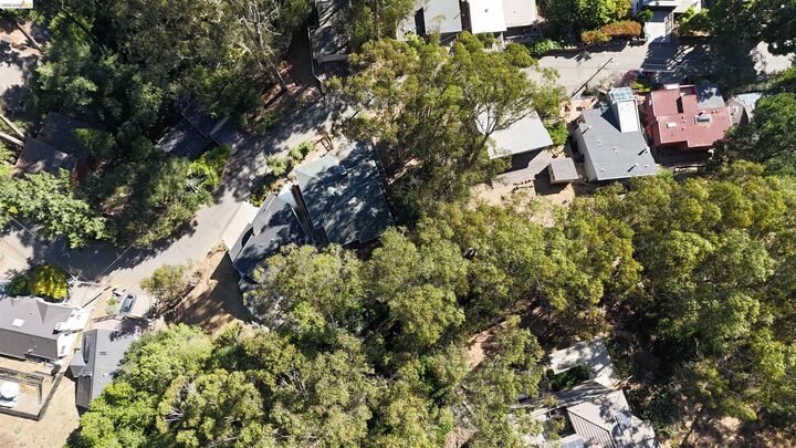 Property Photo:  1830 Arrowhead Dr  CA 94611 