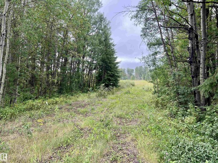 Property Photo:  5-2-55-32 NW  AB T0A 0M0 