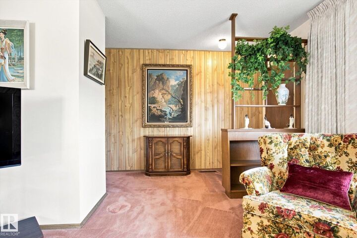 Property Photo:  16111 88A Avenue NW  AB T5R 4N5 
