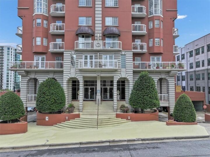 Property Photo: 3435 Kingsboro Road NE 1301 GA 30326