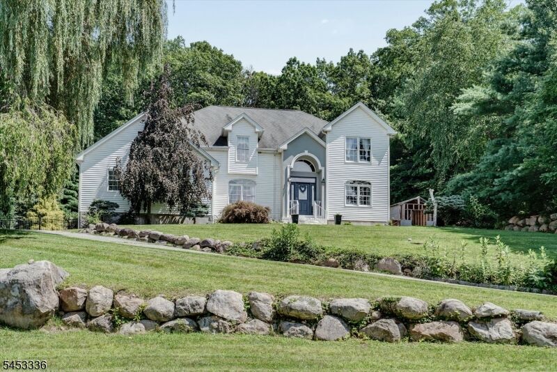 Property Photo:  10 Skyler Ct  NJ 07438 