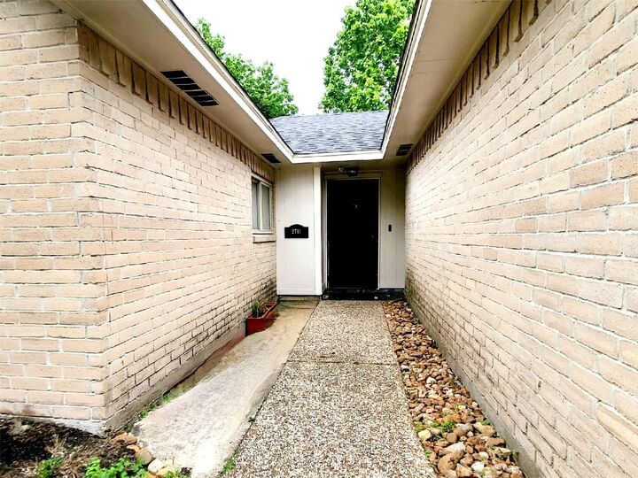 Property Photo:  2711 S Brompton Drive  TX 77584 