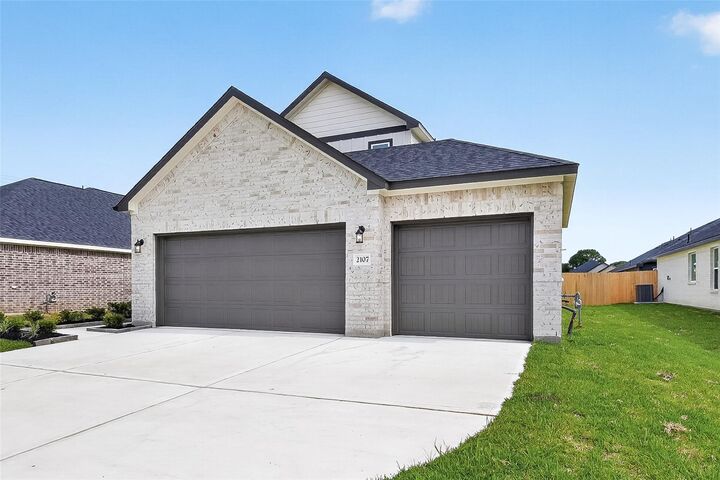 Property Photo:  2107 Spring Hollow Drive  TX 77521 