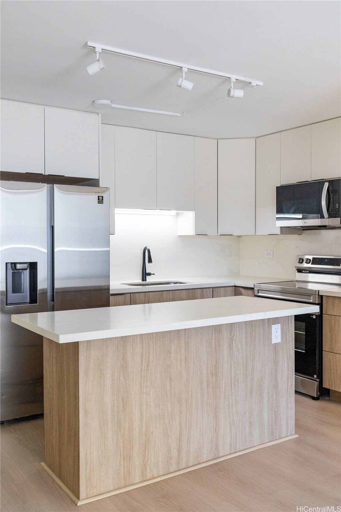Property Photo:  2651 Kuilei Street B84  HI 96826 