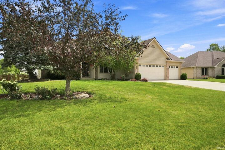 Property Photo: 811 Blackthorn Cove IN 46804