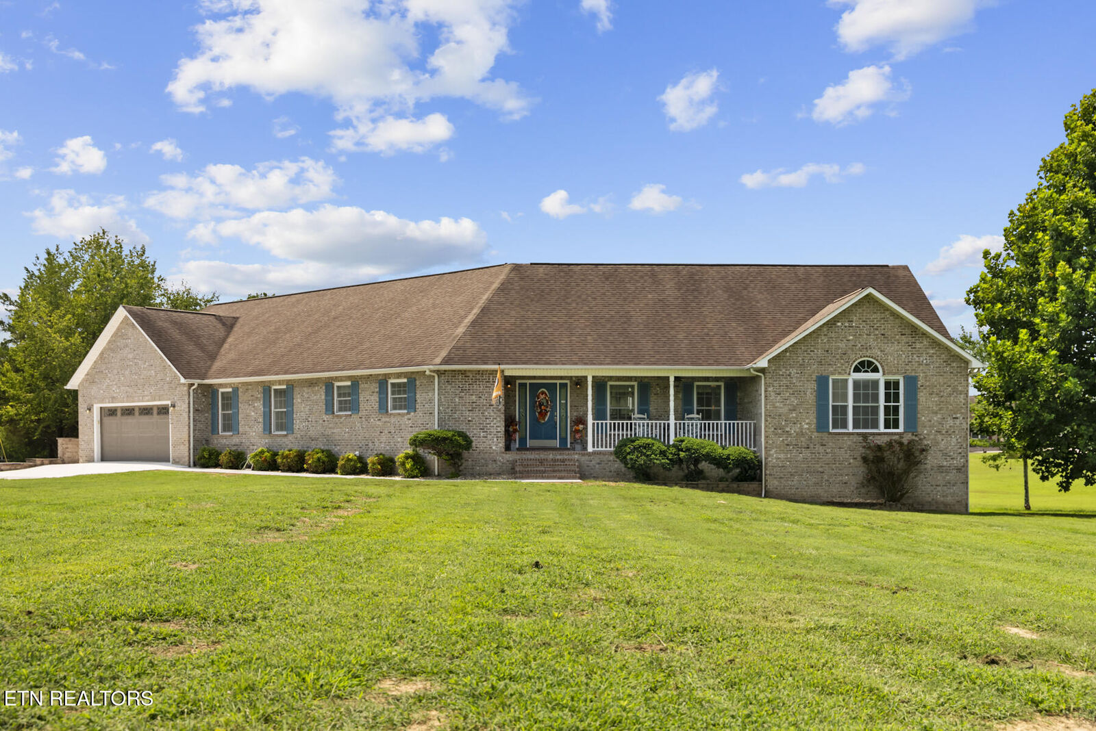 Property Photo:  220 Sherman Circle  TN 37763 
