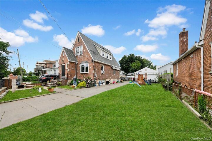 Property Photo: 3161 Wissman Avenue NY 10465