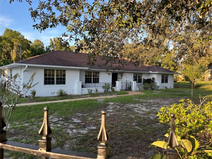 Property Photo: 230 Bay Meadow Road FL 32750