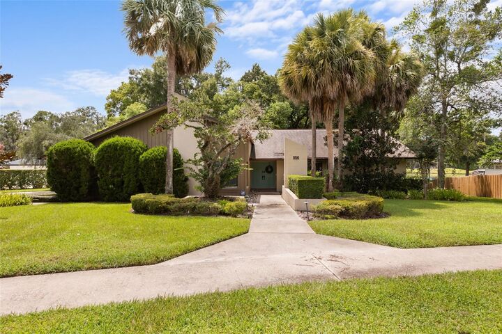 Property Photo: 956 Stonewood Lane FL 32751