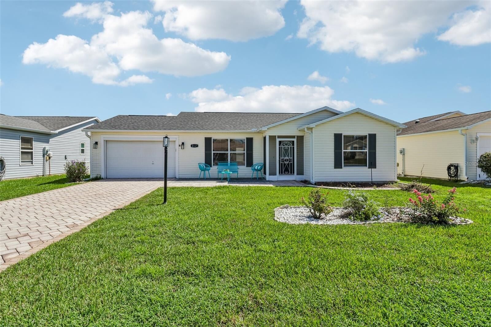 Property Photo: 2609 Privada Drive FL 32162