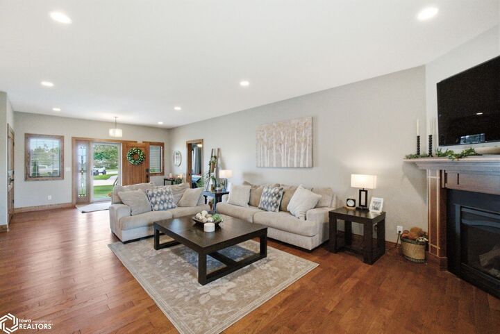 Property Photo:  2937 Morning Star Court  IA 50401 