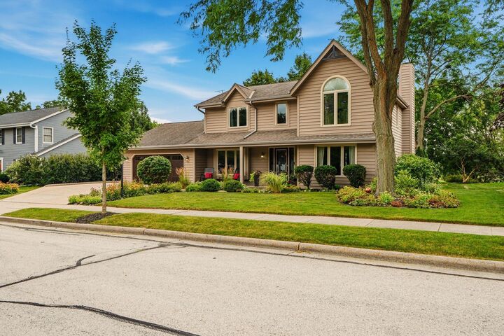 Property Photo: 2927 Willard Ln WI 53188