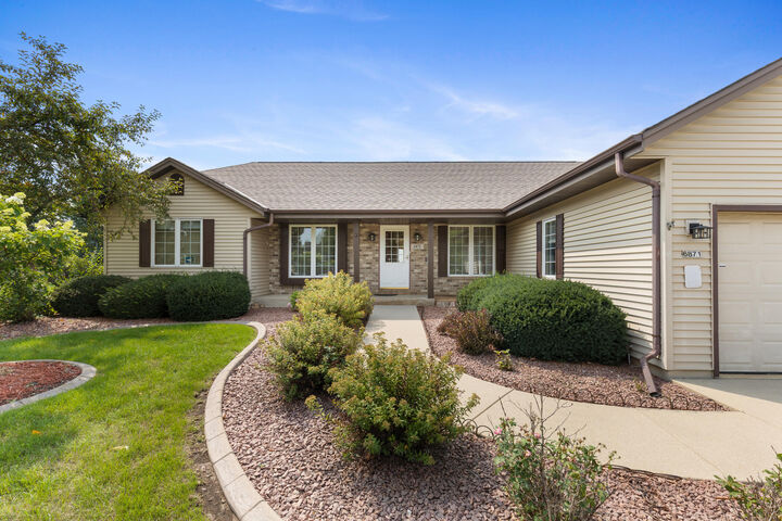 Property Photo:  6871 S Dory Dr  WI 53132 