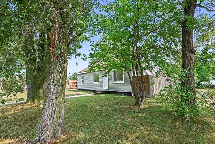 Property Photo:  2304 Dyson Street  MI 49444 