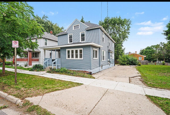 Property Photo:  1107 11th Street NW  MI 49504 
