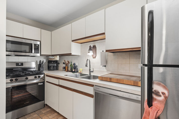 Property Photo:  5330 Waterbury Drive 1603  IL 60418 