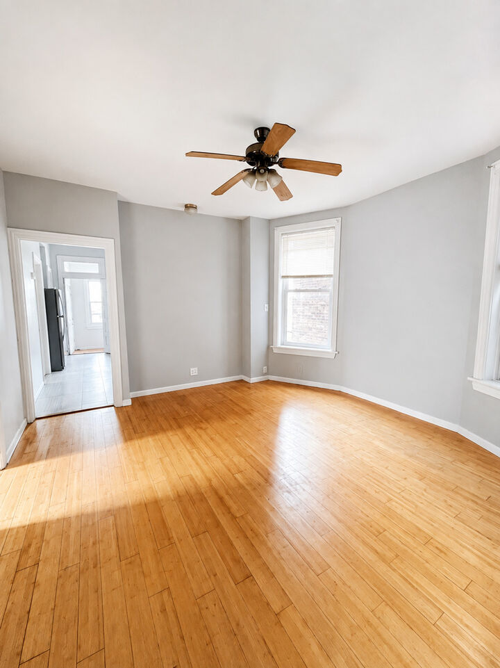 Property Photo: 4112 W Wellington Avenue 1R IL 60641
