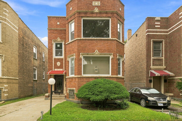 Property Photo:  8718 S Kingston Avenue  IL 60617 