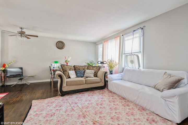 Property Photo:  6331 N Fairfield Avenue 203  IL 60659 